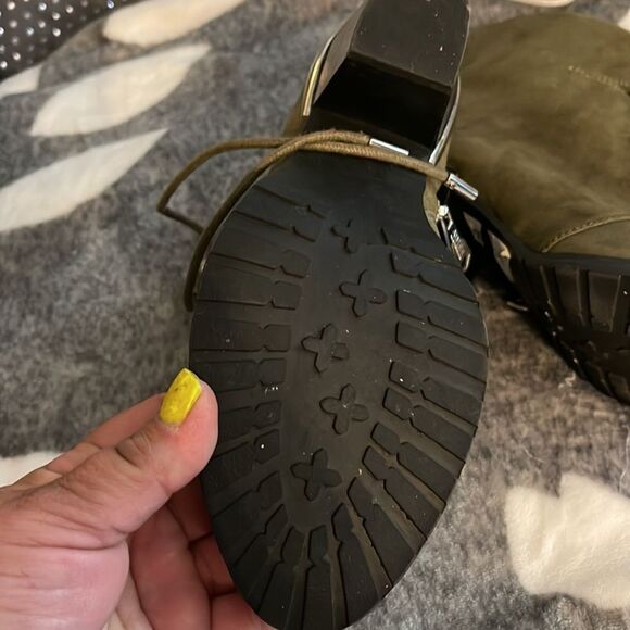 Aimee Kestenberg Danielle suede olive green & silver Lace-up Boots w/lug sole 7 - Picture 9 of 11